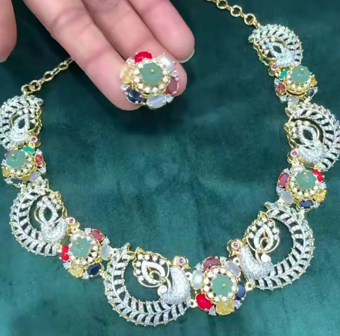 SHORT NECKLACE