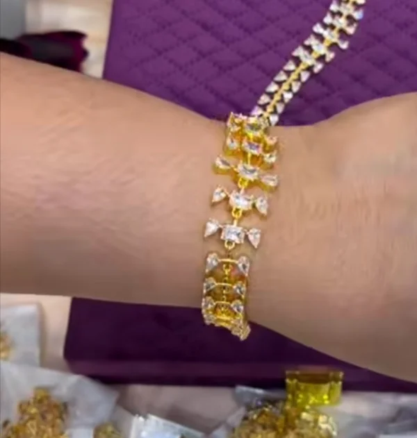 BRACELET