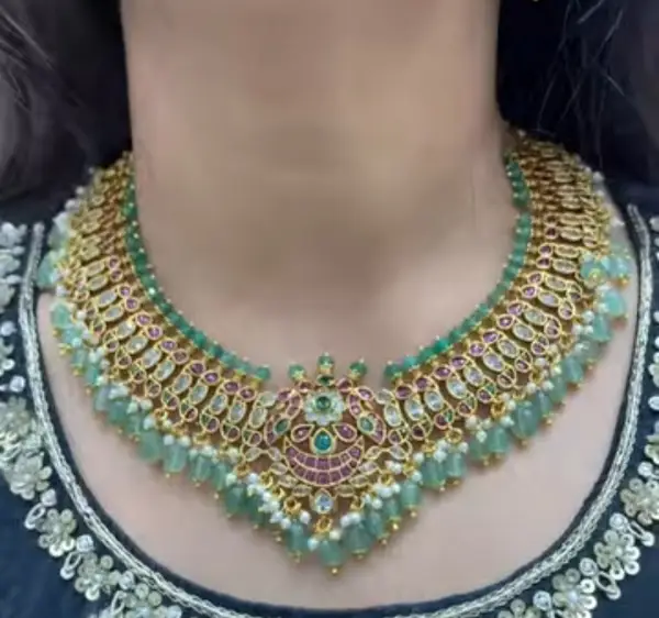 SHORT NECKLACE