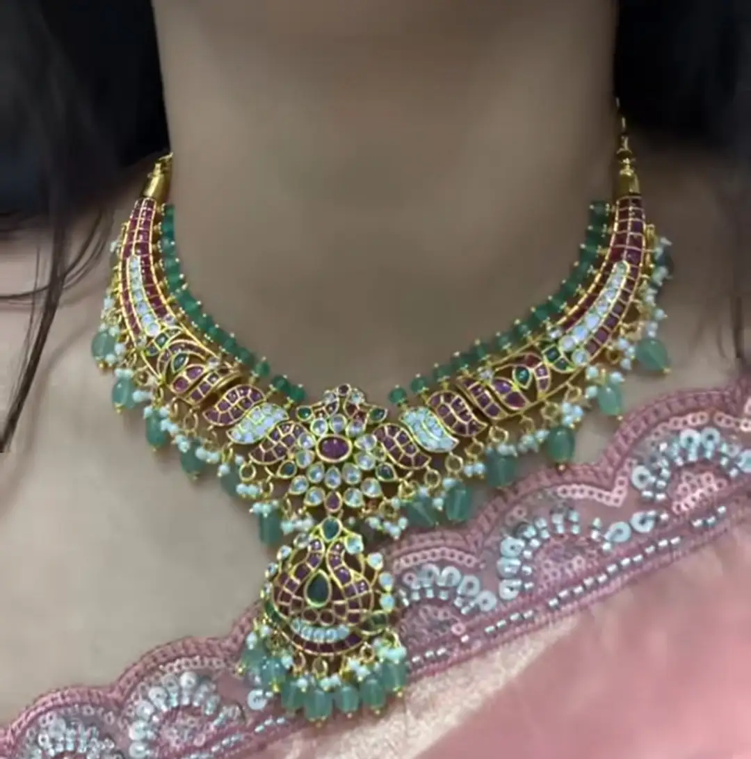 SHORT NECKLACE