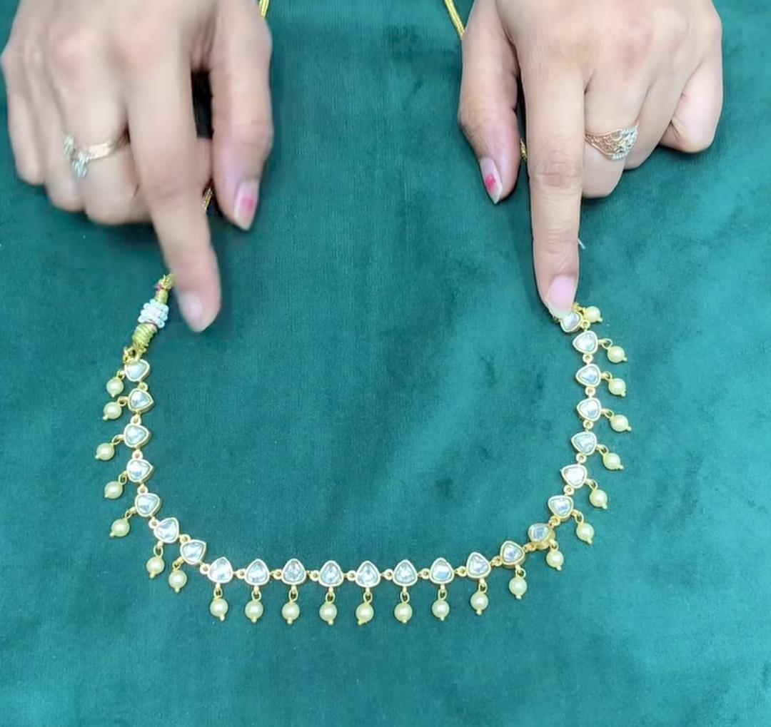 SHORT NECKLACE