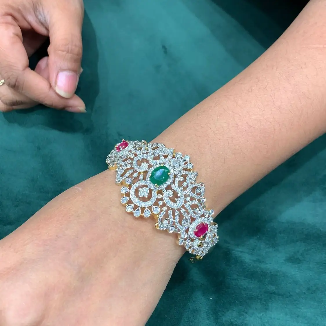 BRACELET