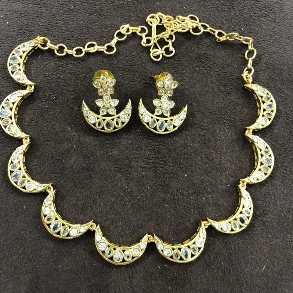 SHORT NECKLACE