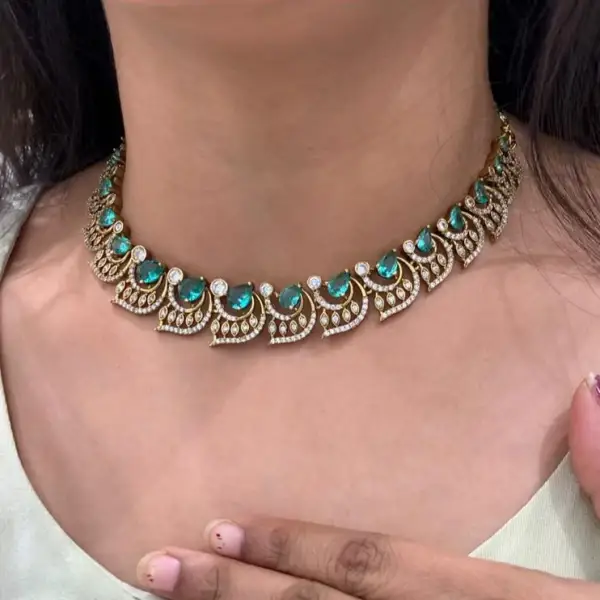 SHORT NECKLACE