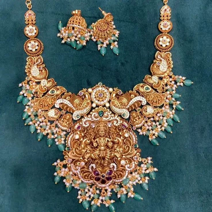 SHORT NECKLACE