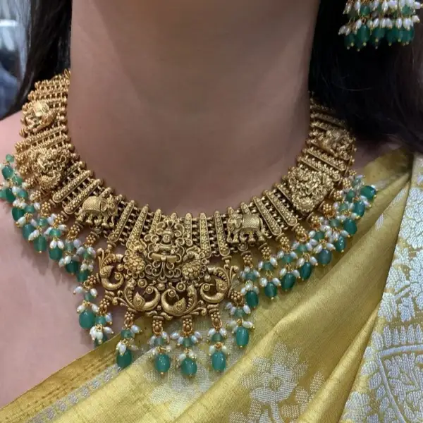 SHORT NECKLACE
