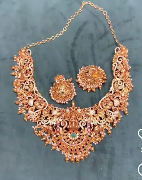 SHORT NECKLACE