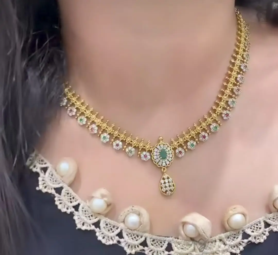 SHORT NECKLACE