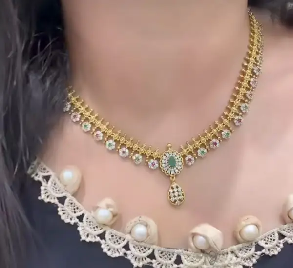 SHORT NECKLACE