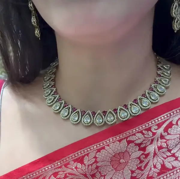 SHORT NECKLACE