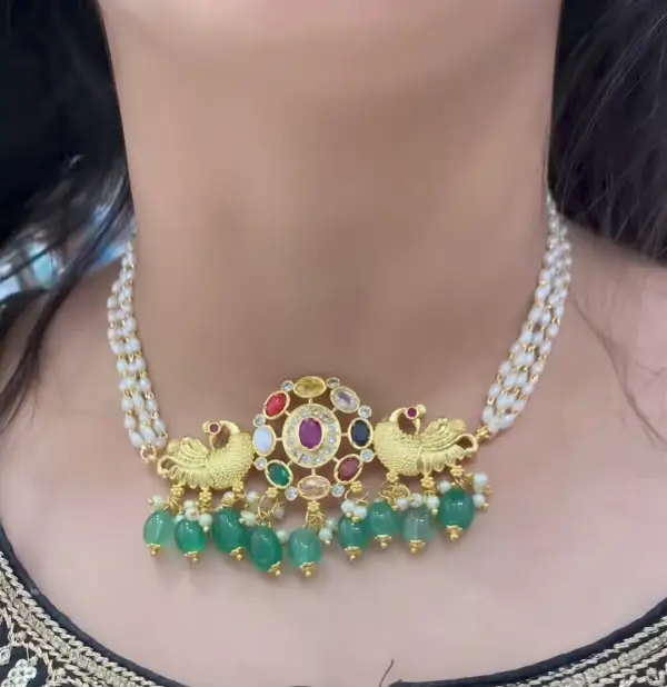 SHORT NECKLACE