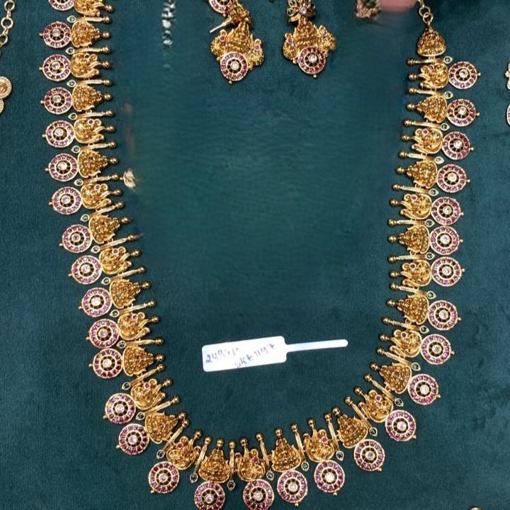 LONG NECKLACES