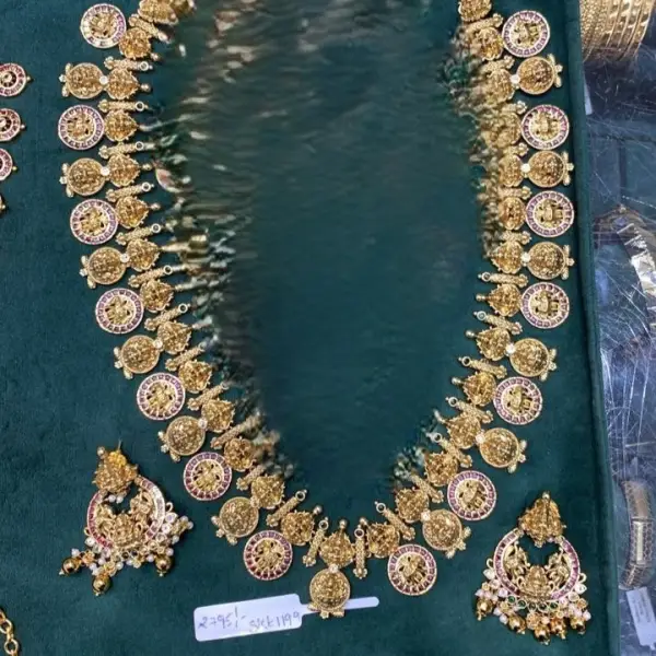 LONG NECKLACES