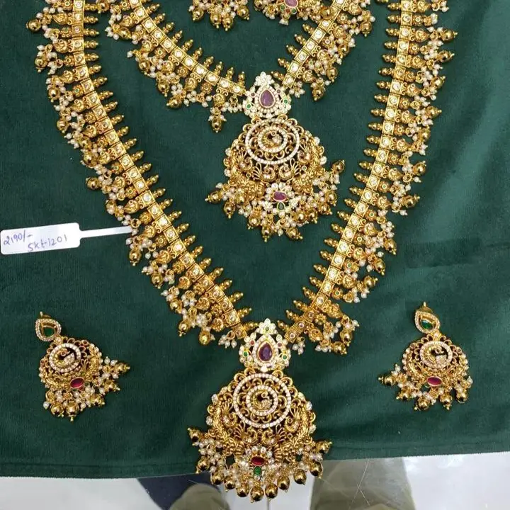 LONG NECKLACES