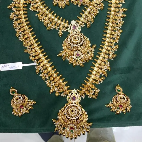 LONG NECKLACES