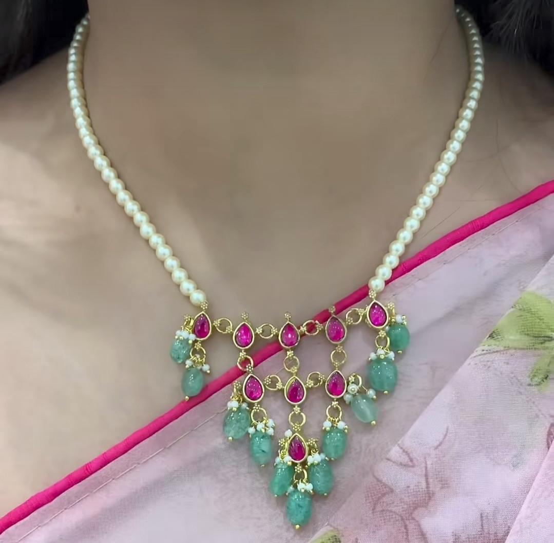 SHORT NECKLACE